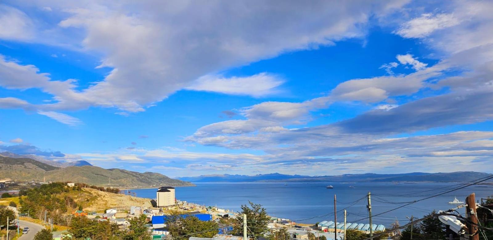 Dpto Amplio Con Vista A La Bahia Apartment Ushuaia Exterior photo